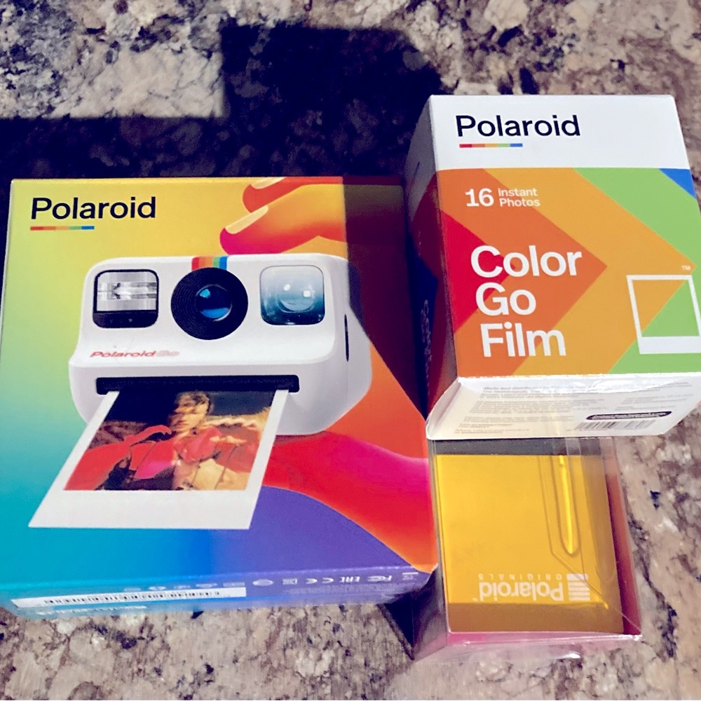 Polaroid Go instant camera plus extra film plus 2 mini photo stands bundle EUC